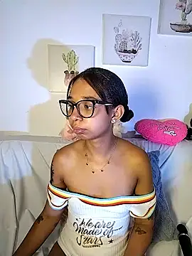 Suzanelee1 online show from 4, 10, 2025