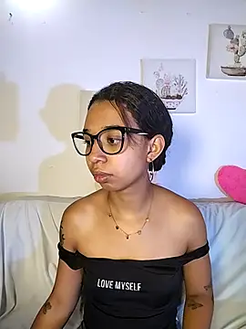 Suzanelee1 online show from 6, 11, 2025