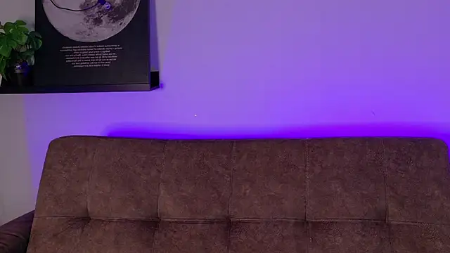 KeendraFox  online show from 18, 4, 2026