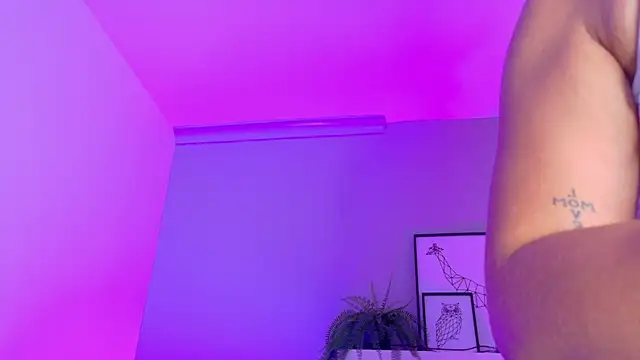 KeendraFox  online show from 3, 11, 2025