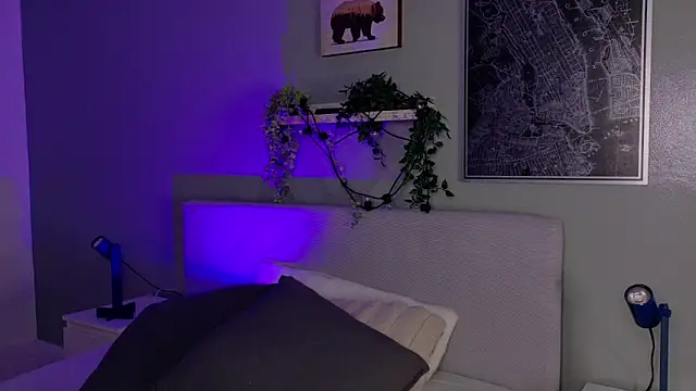 KeendraFox  online show from 10, 4, 2026