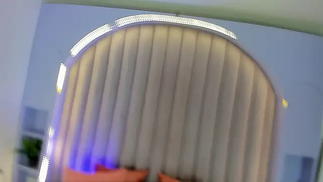 KeendraFox  online show from 17, 9, 2025