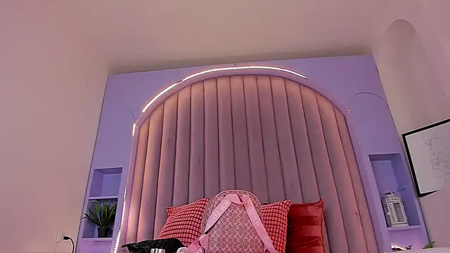 KeendraFox  online show from 4, 10, 2025