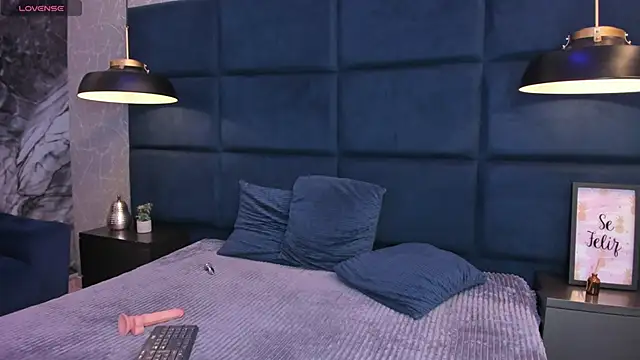 Snapshot of AteneaRoldan chatting on 22, 11, 2025 AteneaRoldan online show from 22, 11, 2025