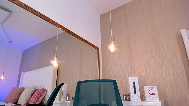 Lucy Lu17 online show from 4, 10, 2025