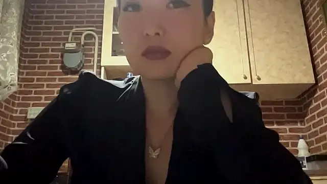 EmmaLeexth online show from 19, 9, 2025