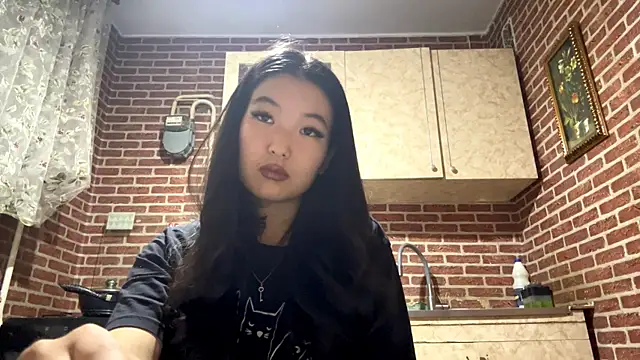 EmmaLeexth online show from 10, 11, 2025