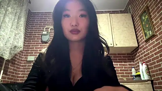 EmmaLeexth online show from 19, 12, 2025