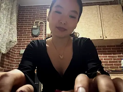 EmmaLeexth online show from 24, 9, 2025