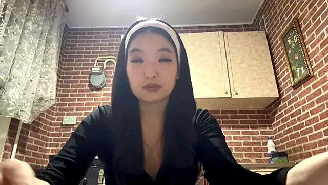 EmmaLeexth online show from 11, 11, 2025