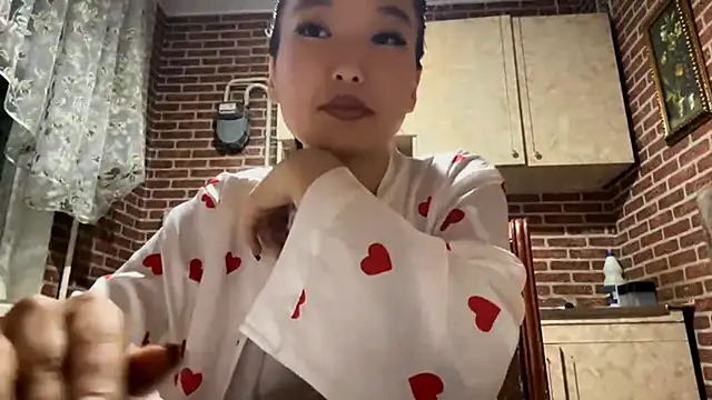 EmmaLeexth online show from 18, 9, 2025