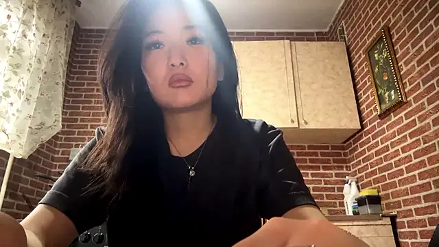 EmmaLeexth online show from 10, 3, 2026