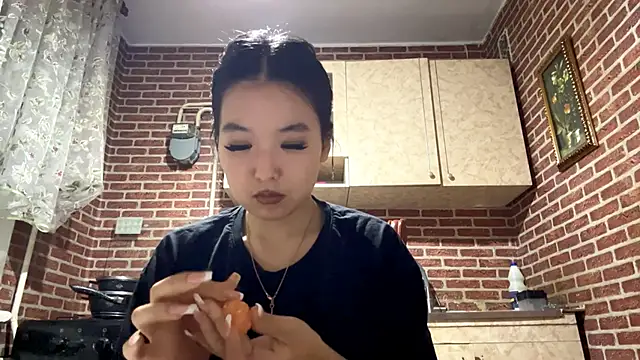 EmmaLeexth online show from 4, 11, 2025