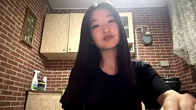 EmmaLeexth online show from 10, 2, 2026