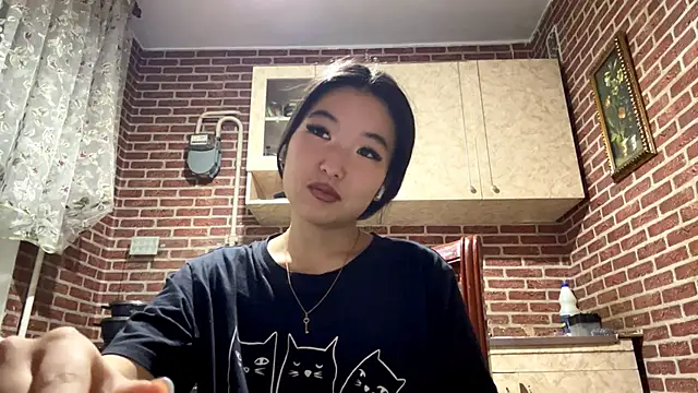 EmmaLeexth online show from 8, 11, 2025