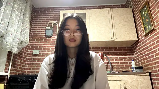 EmmaLeexth online show from 3, 10, 2025