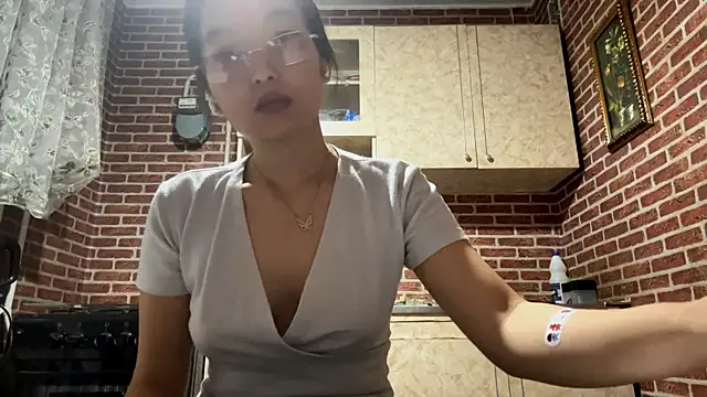 EmmaLeexth online show from 27, 9, 2025