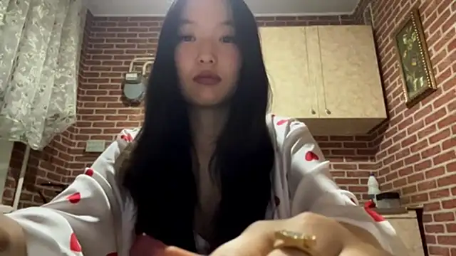 EmmaLeexth online show from 17, 9, 2025