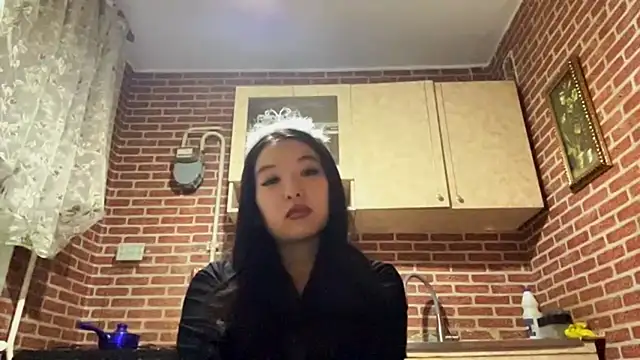 EmmaLeexth online show from 18, 11, 2025