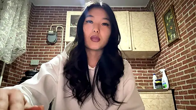 EmmaLeexth online show from 9, 2, 2026