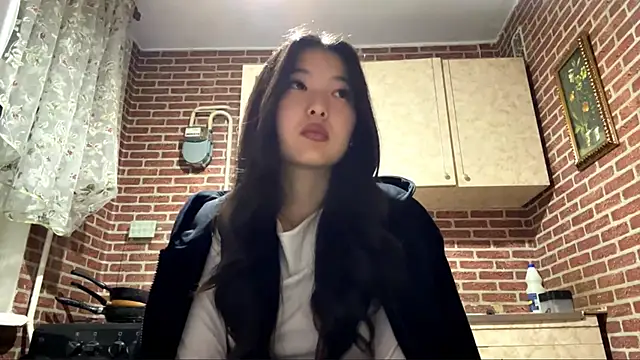 EmmaLeexth online show from 6, 10, 2025