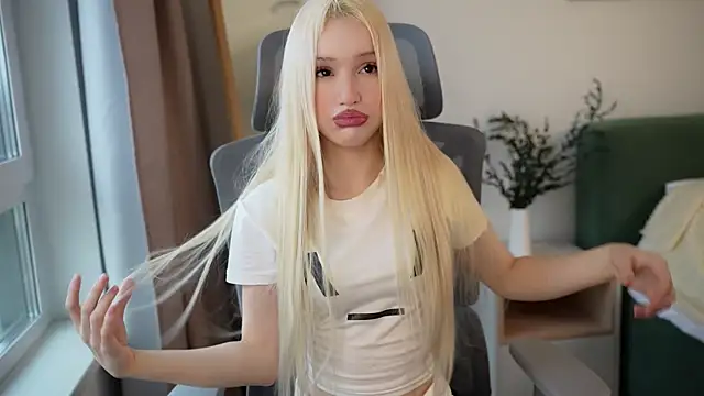 Laura Obsidian online show from 1, 11, 2025