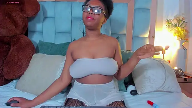 Snapshot of hazellanee chatting on 15, 5, 2026 hazellanee online show from 15, 5, 2026