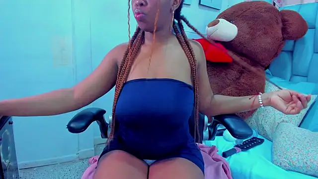 Snapshot of hazellanee chatting on 12, 11, 2025 hazellanee online show from 12, 11, 2025