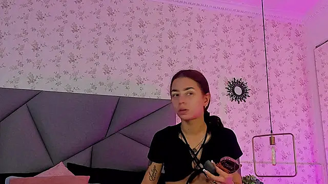 meganandtylerr19 online show from 6, 11, 2025