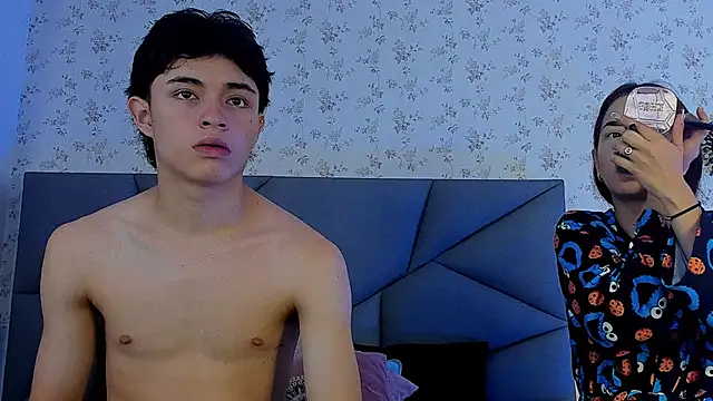 meganandtylerr19 online show from 11, 11, 2025