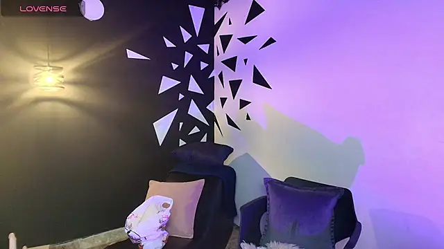 AgataThompson  online show from 17, 10, 2025