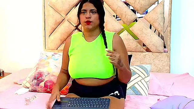 Selenegomezz online show from 21, 11, 2025