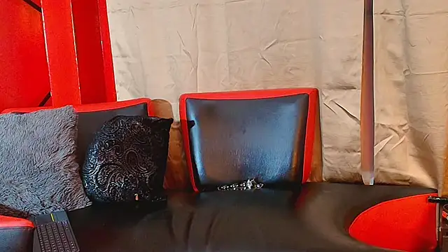 Selenegomezz online show from 3, 11, 2025