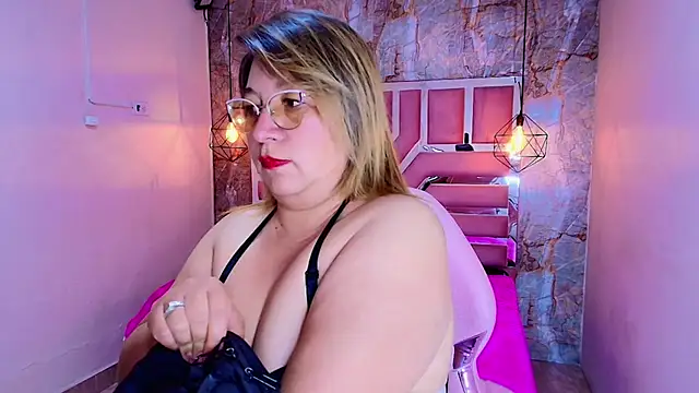 Snapshot of MaylinRosse_ chatting on 12, 2, 2026 MaylinRosse online show from 12, 2, 2026