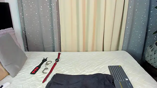 Lenapaul  online show from 21, 10, 2025