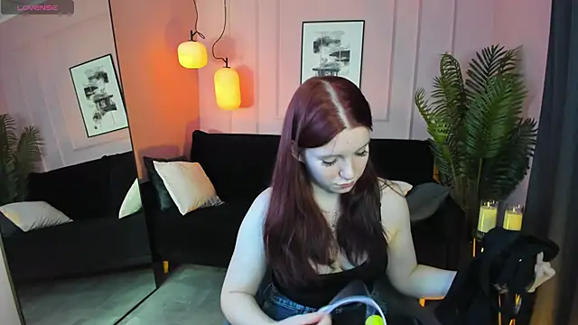 Layla Glam online show from 19, 10, 2025