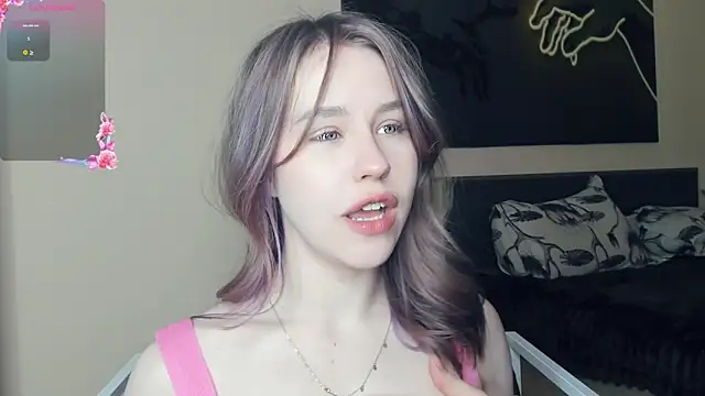 Snapshot of MaliaBourraine chatting on 19, 6, 2026 MaliaBourraine online show from 19, 6, 2026