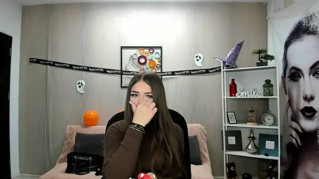 EllaClarke online show from 30, 10, 2025