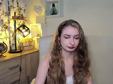 NinaBlond1 online show from 6, 11, 2025