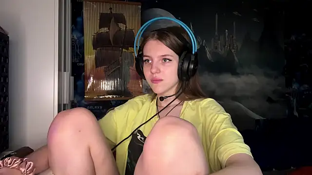 Elira Breeze online show from 10, 11, 2025