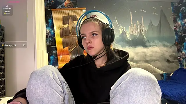 Elira Breeze online show from 18, 12, 2025