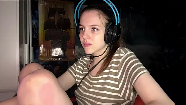 Elira Breeze online show from 6, 11, 2025