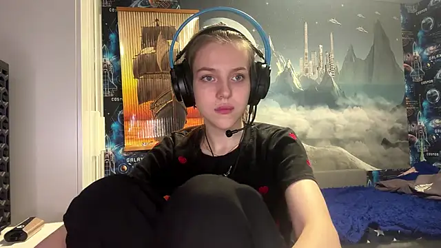 Elira Breeze online show from 3, 11, 2025