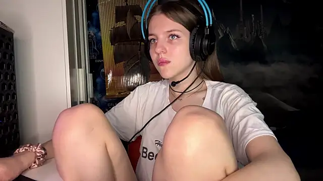 Elira Breeze online show from 14, 11, 2025