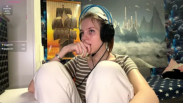 Elira Breeze online show from 27, 11, 2025