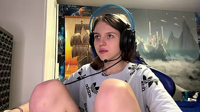 Elira Breeze online show from 4, 3, 2026