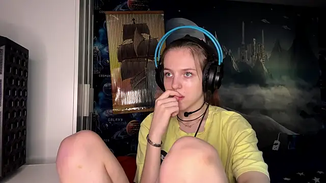 Elira Breeze online show from 2, 11, 2025