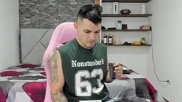 BooyHott  online show from 11, 2, 2026