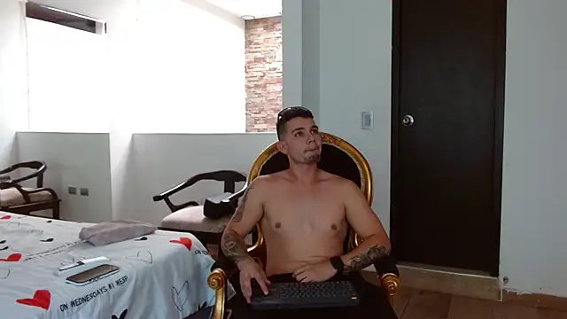 BooyHott  online show from 9, 10, 2025