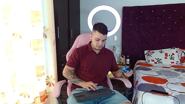 BooyHott  online show from 30, 10, 2025